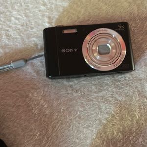 Black Sony cypher-shoot DSC-W800